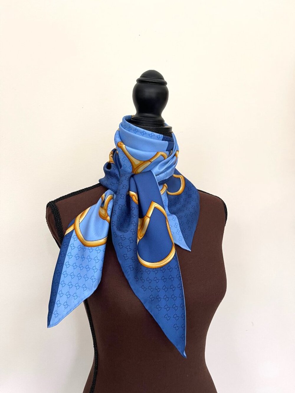Display #4 Gucci Equestrian Horsebit Blue with Gold Silk Scarf - Picture 11 of 14